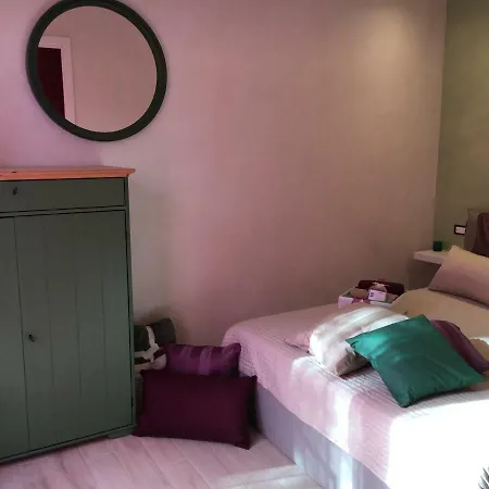 Cinqueterreblu Bougainvilleap Monterosso al Mare