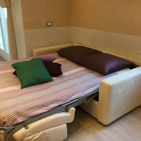 Cinqueterreblu Bougainvilleap * Monterosso al Mare