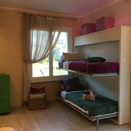 Cinqueterreblu Bougainvilleap Monterosso al Mare